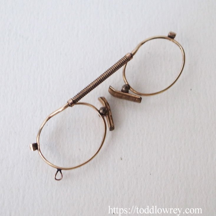 小さな小さな鼻眼鏡はいかが / Antique Miniature Spring Bridge Pince-nez - Todd Lowrey  Antiques