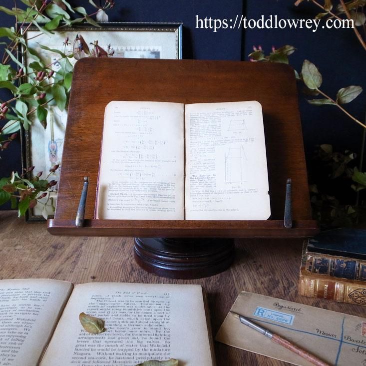 エドワーディアンの書見台はいかが / Antique Edwardian