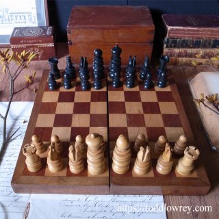 聖ゲオルギオスの名をもつ英国伝統のチェスメン / Antique St. George Style Chessmen & Folding Chess Boad