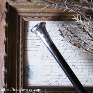 銀に手彫りの唐草が映える凛々しき1本 / Antique Walking Stick Sterling Silver Grip by KENDALL 1924