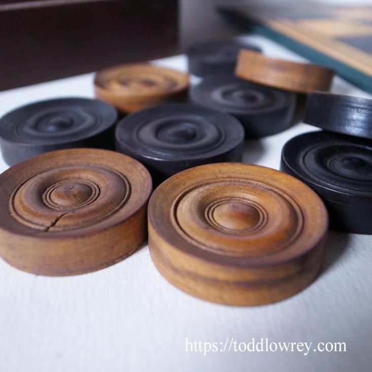 フィンランド チェスボード チェッカー ドラフツ アンティーク 花台 一歩を踏み出すには慎重に /Antique Wooden Draughtsmen with