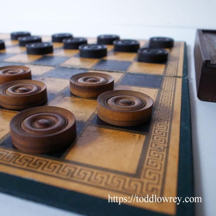 一歩を踏み出すには慎重に /Antique Wooden Draughtsmen with