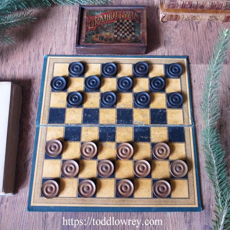 一歩を踏み出すには慎重に /Antique Wooden Draughtsmen with