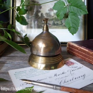 ヴィクトリアンから響く涼やかな音色 / Antique Victorian Reception Bell