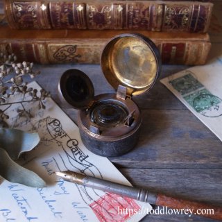 英国紳士のポケット筆記具 / Antique Victorian Portable Inkwell