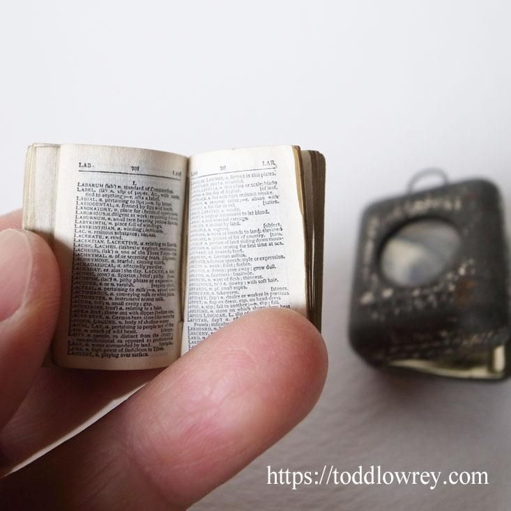 世界で最も小さな英語辞典 / Antique Miniature English