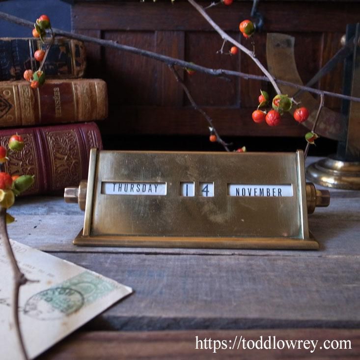 回る暦は永遠に / Antique Perpetual Desk Calendar Triangular 回る暦は永遠に / Antique Perpetual Desk Calendar Triangular