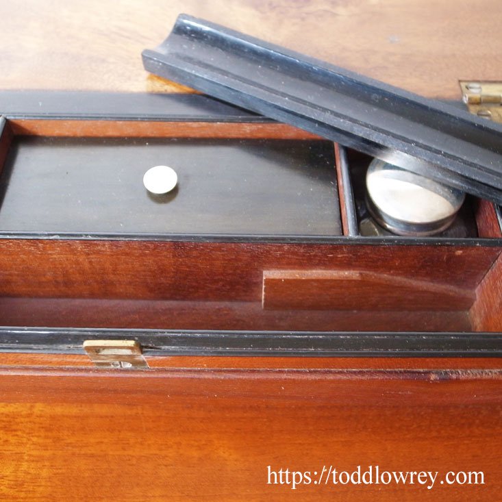 文字を書く尊さを内包する / Antique Victorian Figured Walnut Writing Slope - Todd Lowrey  Antiques