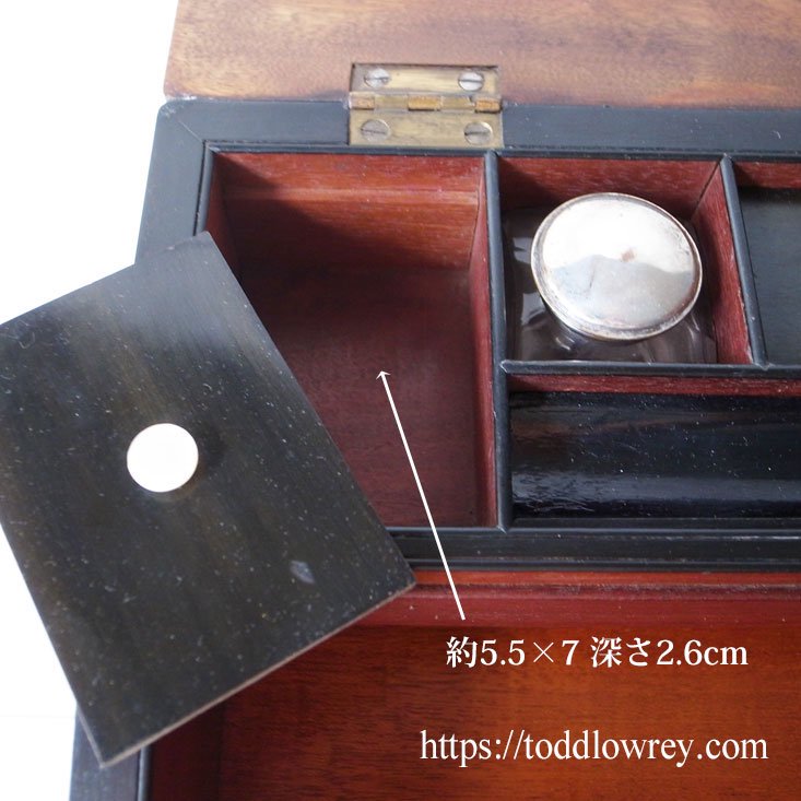 文字を書く尊さを内包する / Antique Victorian Figured Walnut Writing Slope - Todd Lowrey  Antiques