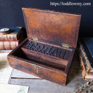 職人の手と歳月が育てたもの / Antique Wood Box with Letter Punch Stamps