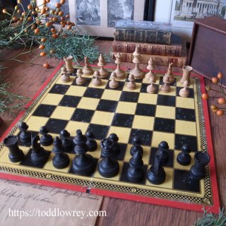チェスはバイオレンスなスポーツ / Antique Staunton Chessmen & Folding Board