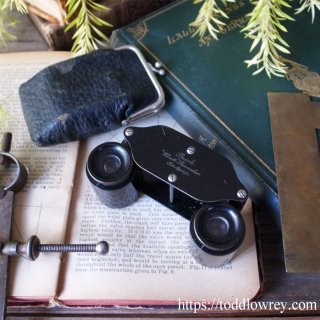 小さくクールなブッシュ社の逸品 / Antique Pair of Miniature Folding Binoculars with Case