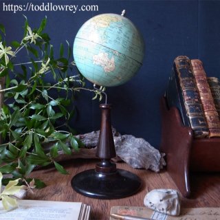 ̵򸫤Ĥ / Antique World Globe with Mahogany Stand
