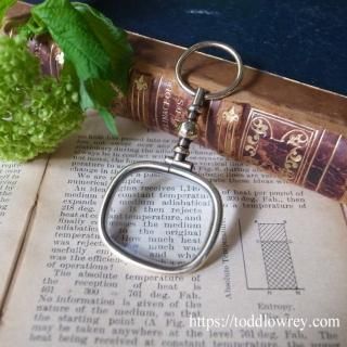 üʶ⿧ƻ / Antique Brass Magnifying Glass with Swivel Loop