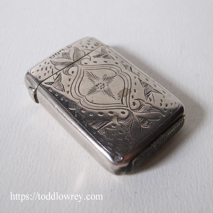 まろやかな銀色の躯体を愛でる / Antique Victorian Silver Plated Vesta Case - Todd Lowrey  Antiques