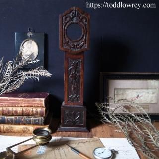ʤΤäݤθŻ / Antique Carved Grandfather Clock Design Pocket Watch Stand