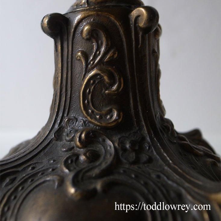 可憐で優雅なロココの灯 / Antique Rococo Style Bronze Table 可憐で優雅なロココの灯 / Antique Rococo Style Bronze Table