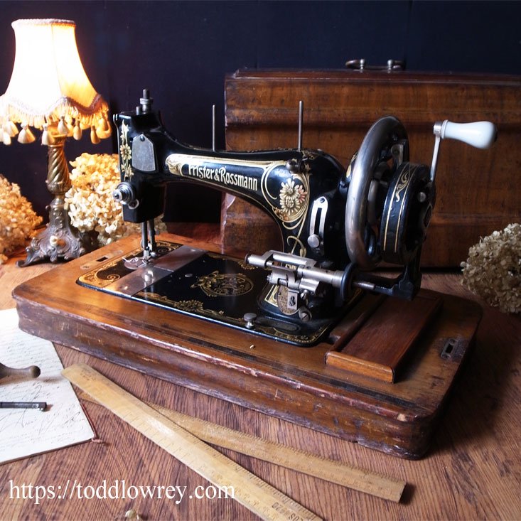 耽美なソーイングマシンを堪能する / Antique Hand Crank Vibrating Shuttle Sewing machine by  Frister & Rossmann - Todd Lowrey Antiques