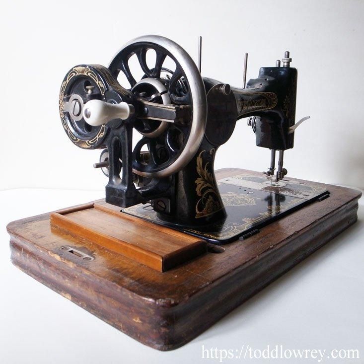 アンティーク　ハンドペイント　トラクター 耽美なソーイングマシンを堪能する / Antique Hand Crank