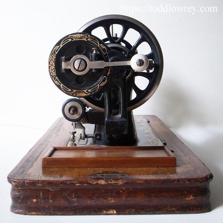 耽美なソーイングマシンを堪能する / Antique Hand Crank