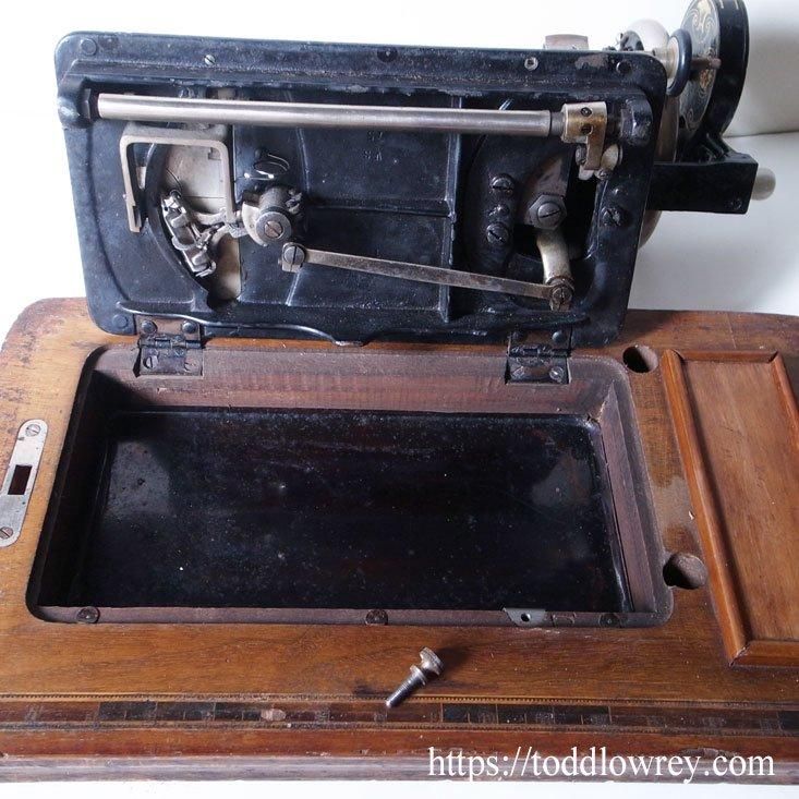 耽美なソーイングマシンを堪能する / Antique Hand Crank