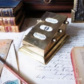 ᤮椯򤯤Ȳ / Antique Brass Perpetual Desk Calendar