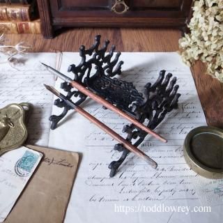 ιǤڥ¤٤ / Antique Victorian Cast Iron Folding Display Pen Stand