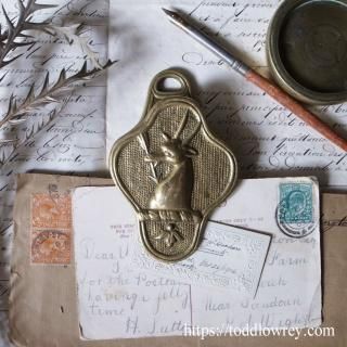 ƥ / Vintage Brass Letter Clip by Virginia Metalcrafters