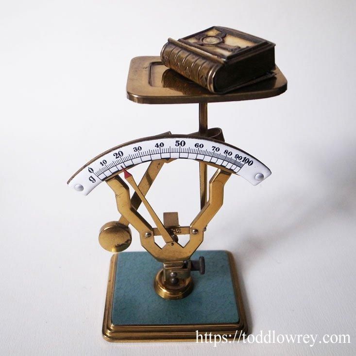 レタースケールの父の想いを継いで / Antique German Table レタースケールの父の想いを継いで / Antique German Table
