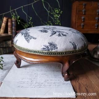 ե󥹤ĻȤޤѹξȶ / Antique Mid Victorian Foot Stool