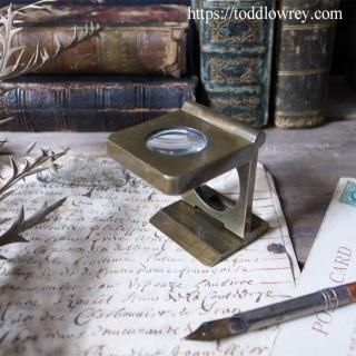 ꥢ򸻤˥ޥǰޤ줿 / Antique Folding Brass Linen Tester Magnifying Glass