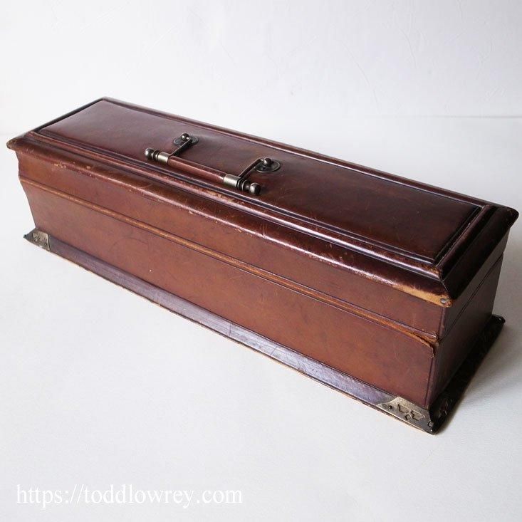ガナのグラン・リュから来た手袋の為の箱 / Antique Leather ガナのグラン・リュから来た手袋の為の箱 / Antique Leather