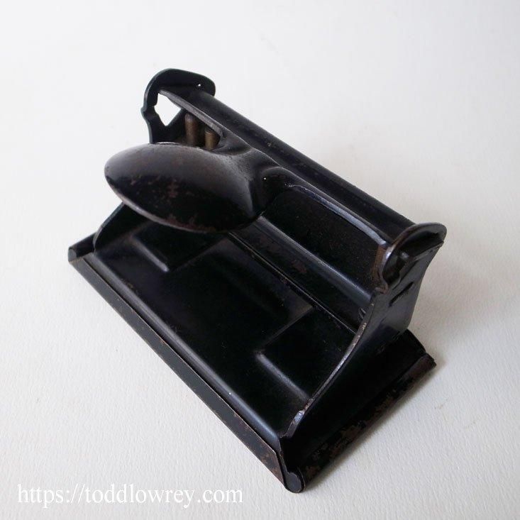 三つ穴パンチをどう使う/ Vintage Three Hole Punch - Todd