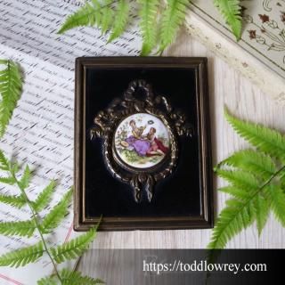 ʵߥ˥塼 / Antique Miniature Watteau Plaques with Brass Garland Frame -Song