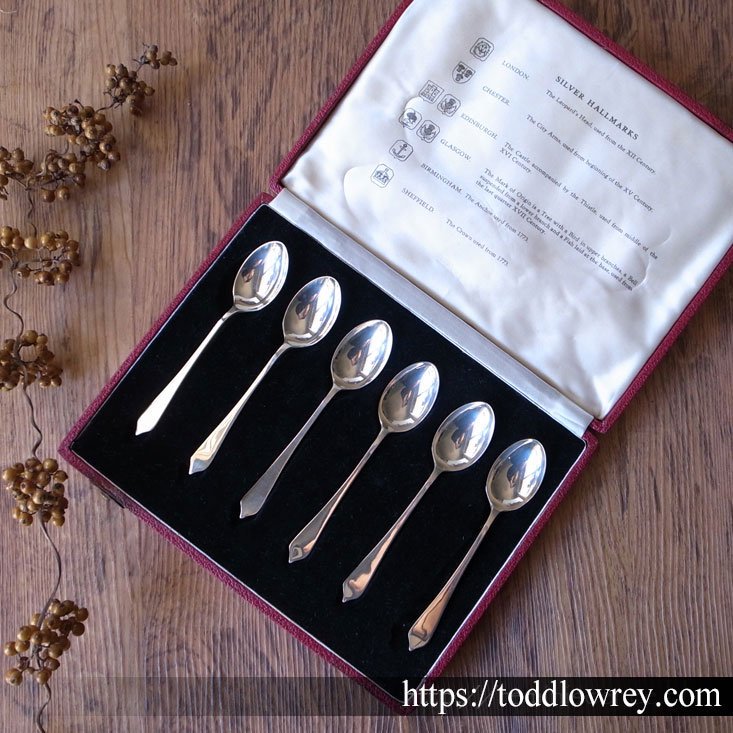 美しいスプーンが体現する英国銀器の記念碑 / Vintage Silver Spoon Set Hallmarks Six Different  Assay Marks - Todd Lowrey Antiques