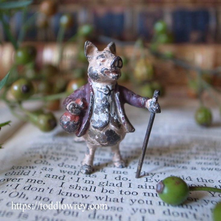 ビエナブロンズミニチュアのフィギュアピーターラビット