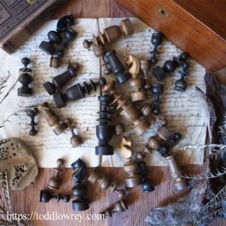 とっておきの木箱を棲み処に / Antique Regency Style Chessmen とっておきの木箱を棲み処に / Antique Regency Style Chessmen