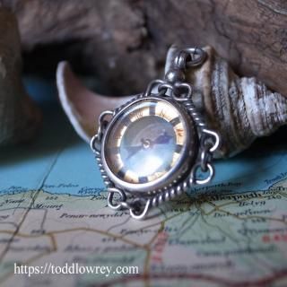 γϩ򼨤Υѥ/ Antique Victorian Sterling Silver Small Compass