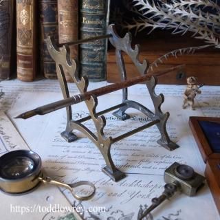 ŻΤξʷݽѺ/ Antique Arts & Crafts Style Brass Pen Stand 