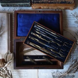 ޥ֥åɥ硼ȤŹ褫 / Antique Technical Drawing Instrument Set with Box