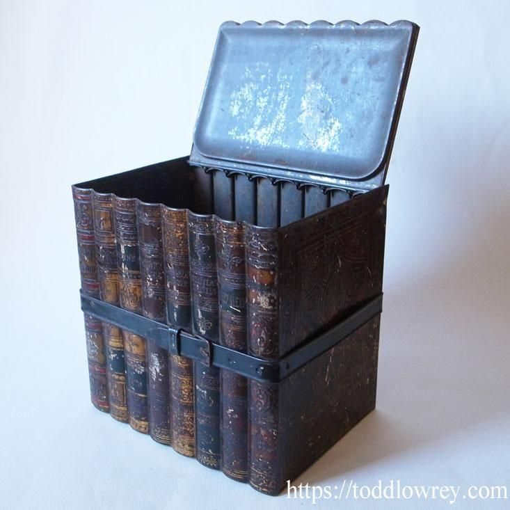 美味しい文学をどうぞ/ Antique Biscuit Tin HUNTLEY & PALMERS
