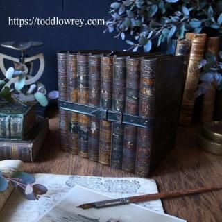 ̣ʸؤɤ/ Antique Biscuit Tin HUNTLEY & PALMERS 1903