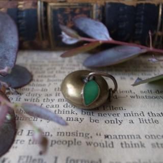 ηäμ¤˻Źޤ줿ƻɸ / Antique Brass Small Compass Fob Apple Shape