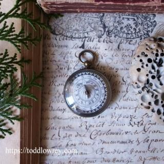 Ƥ֤ɤ / Antique Victorian Dome Glass Small Sundial/Compass