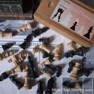 αѹ򰦤 / Vintage Stanton Style Chessmen with Box W.H.Smith & Son