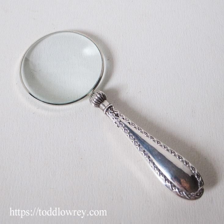 控えめで丁寧な銀細工/ Antique Silver Handle Magnifying Glass