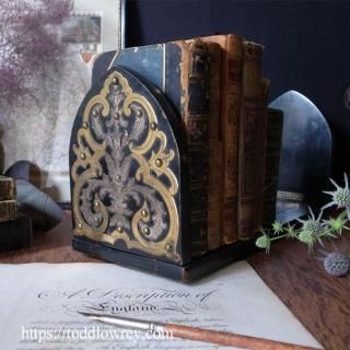 ヴィクトリアンの携帯式書架 / Antique Victorian Ebonised Book