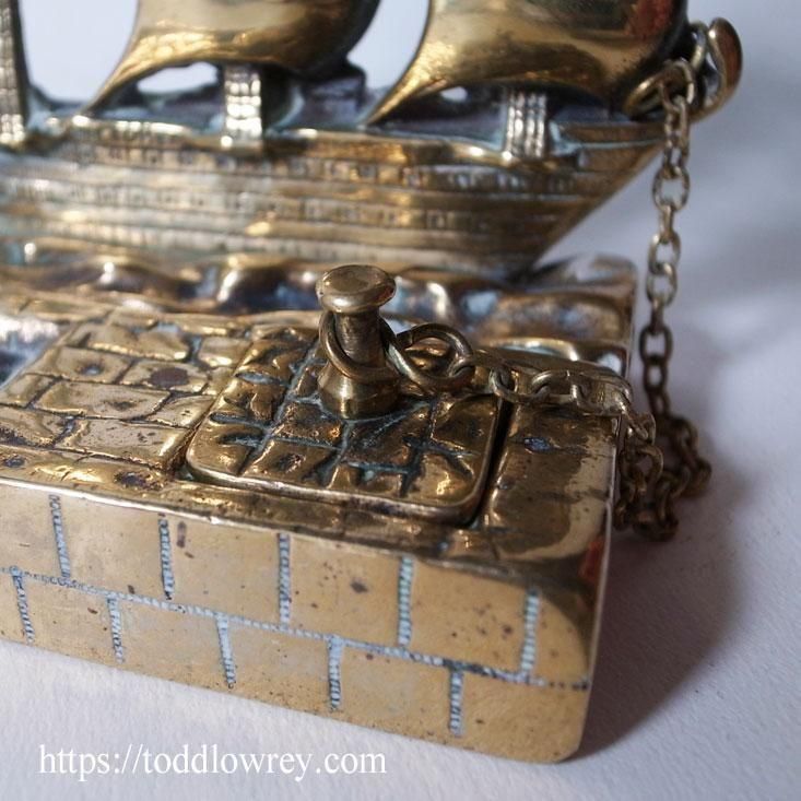 デスクを埠頭に仕立ててみる/ Antique Brass Desk Tidy - Todd
