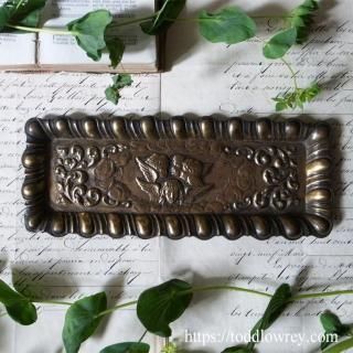 4ͤŷ / Antique Brass Tray with Cherub
