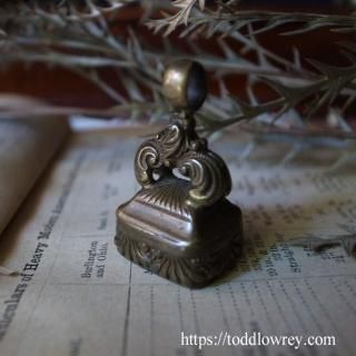 Ѥ / Antique Victorian Fob Seal 